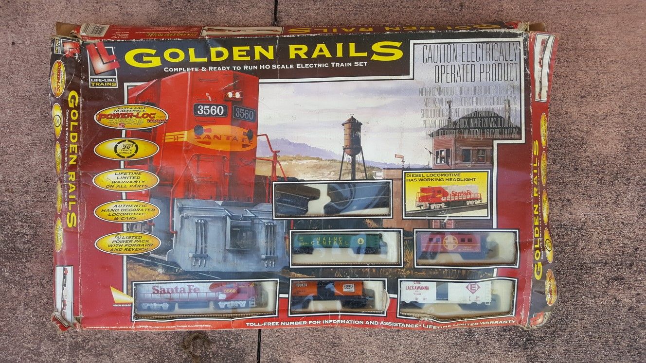 Like Like Golden Rails Santa Fe 3560 Ho train set