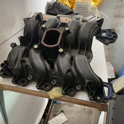 04 Grand Marquis GS Upper Intake Manifold 
