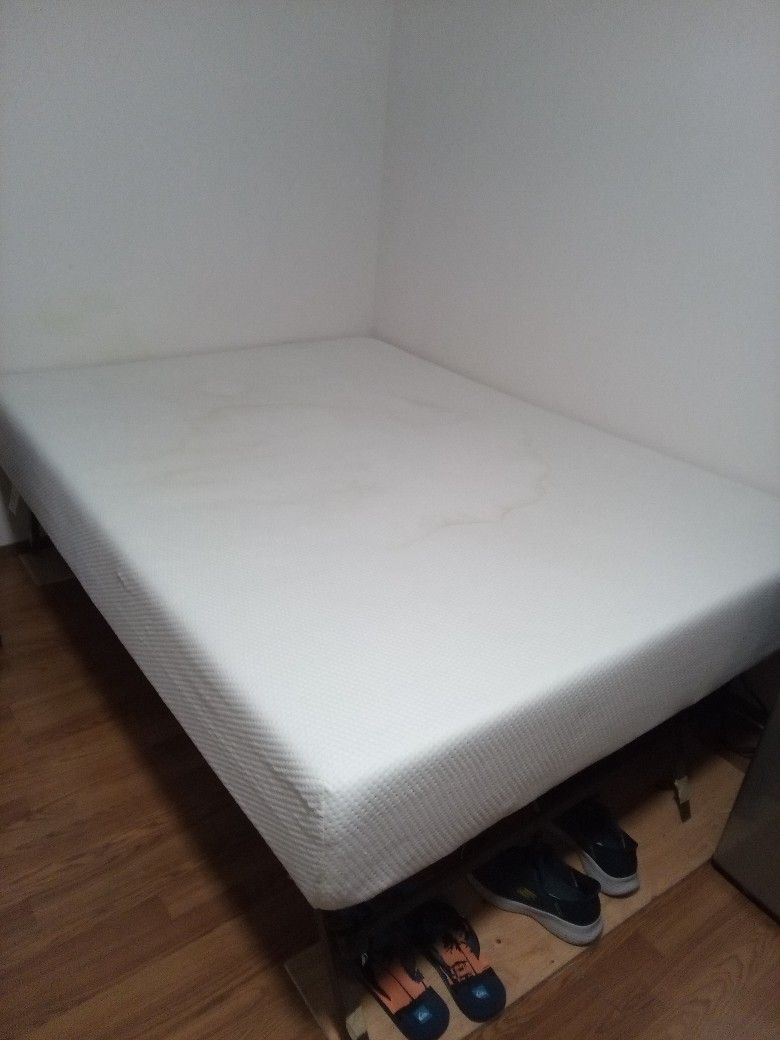 Full Size Memory Foam Mattress 9.5 Inch Thick