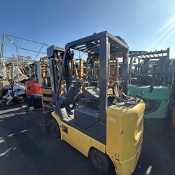 Yale forklift 3 stages, 4500 Lb 