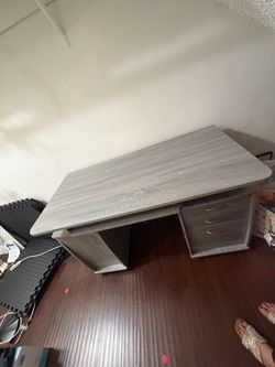 Desk – $50 OBO – MUST GO ASAP!