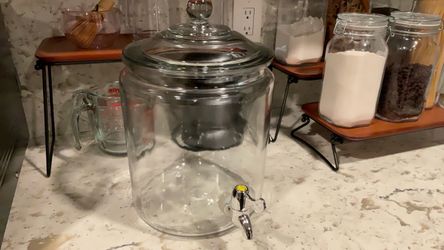 Glass pitcher jar