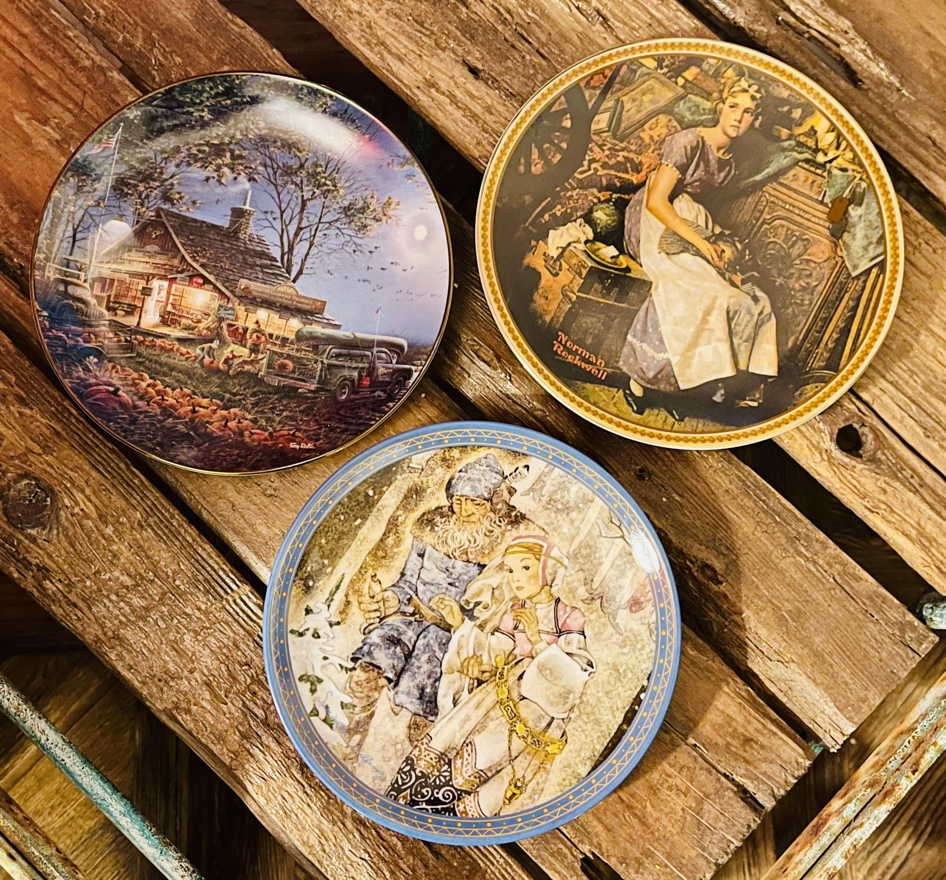 3 Vintage Holiday Collectors Plates, Halloween Harvest Thanksgiving & Christmas, Hadley Collection, Norman Rockwell & Vintage Die Reise limited editio