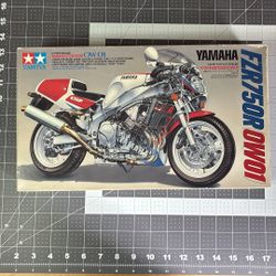Tamiya 1/12 Scale Yamaha FZR750 OW01 Motorcycle Plastic Model