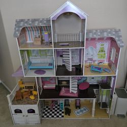 Barbie Doll House 