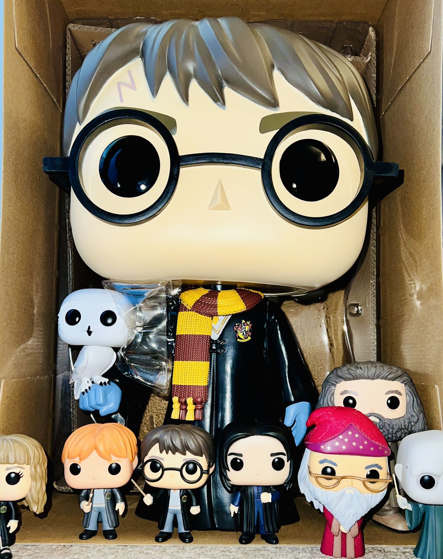 Big Harry Potter Lot, 18” & 6” Funko Pop Figures, Posters, Movie and Book Collection!