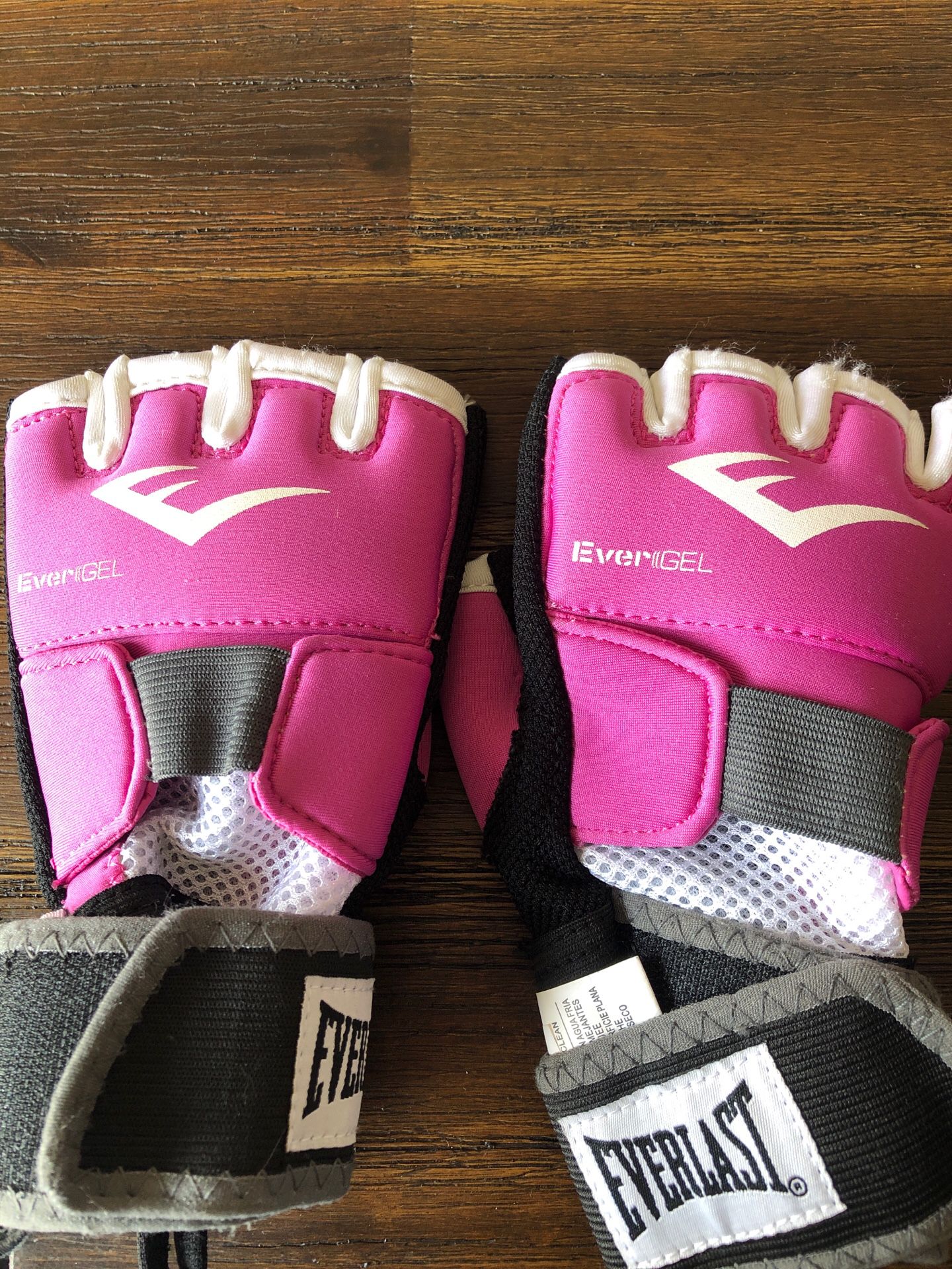 Boxing gloves (women’s small)