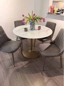 Dining room round table & chairs