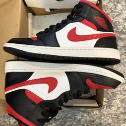 Air Jordan 1 Mid Men’s Size 12 New