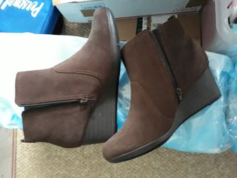Clark's suede booties size 10
