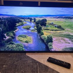 Samsung 32" 4K UHD Smart TV & Remote