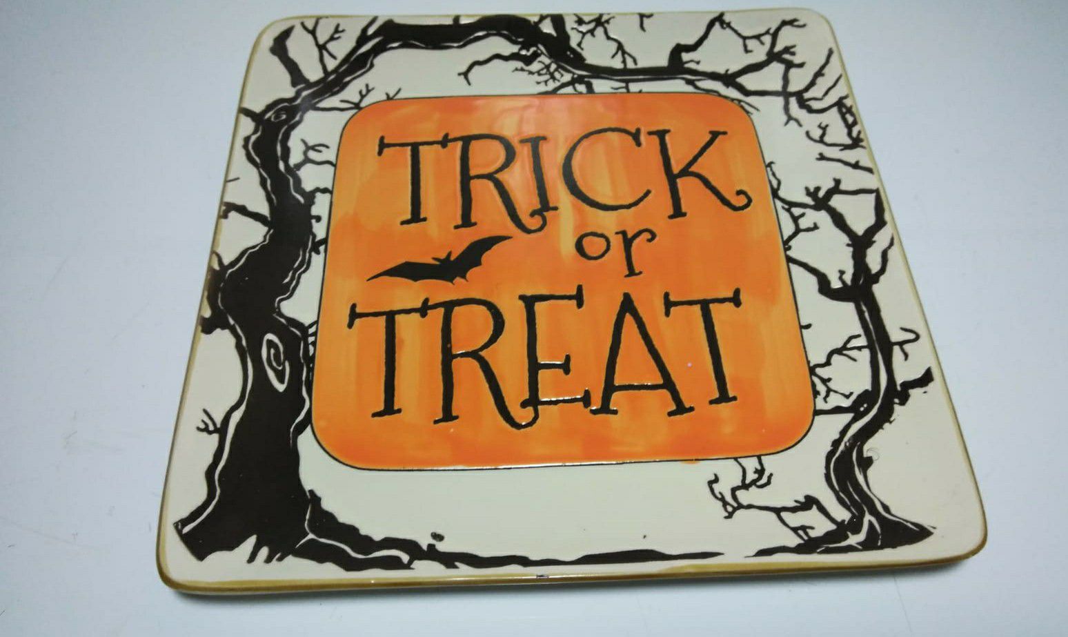 NEW (1) InHomeStylez Halloween Etched TRICK OR TREAT Square Plates Home Decor