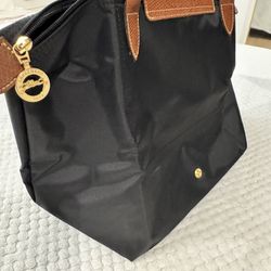 Long Chomp Medium Black Purse 