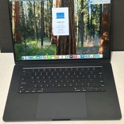 Macbook Air 15 inch 2023 M2 8 gb ram 256 gb ssd Midnight   