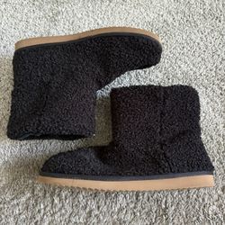 Cozy Bootie. Size 9 