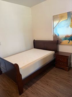 Beautiful Full Size Bed - Mattress