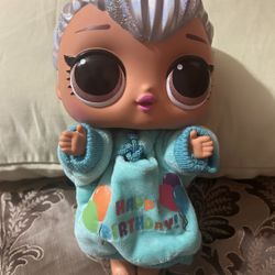 BIG BB KITTY WITH HAPPY BIRTHDAY SWEATER 