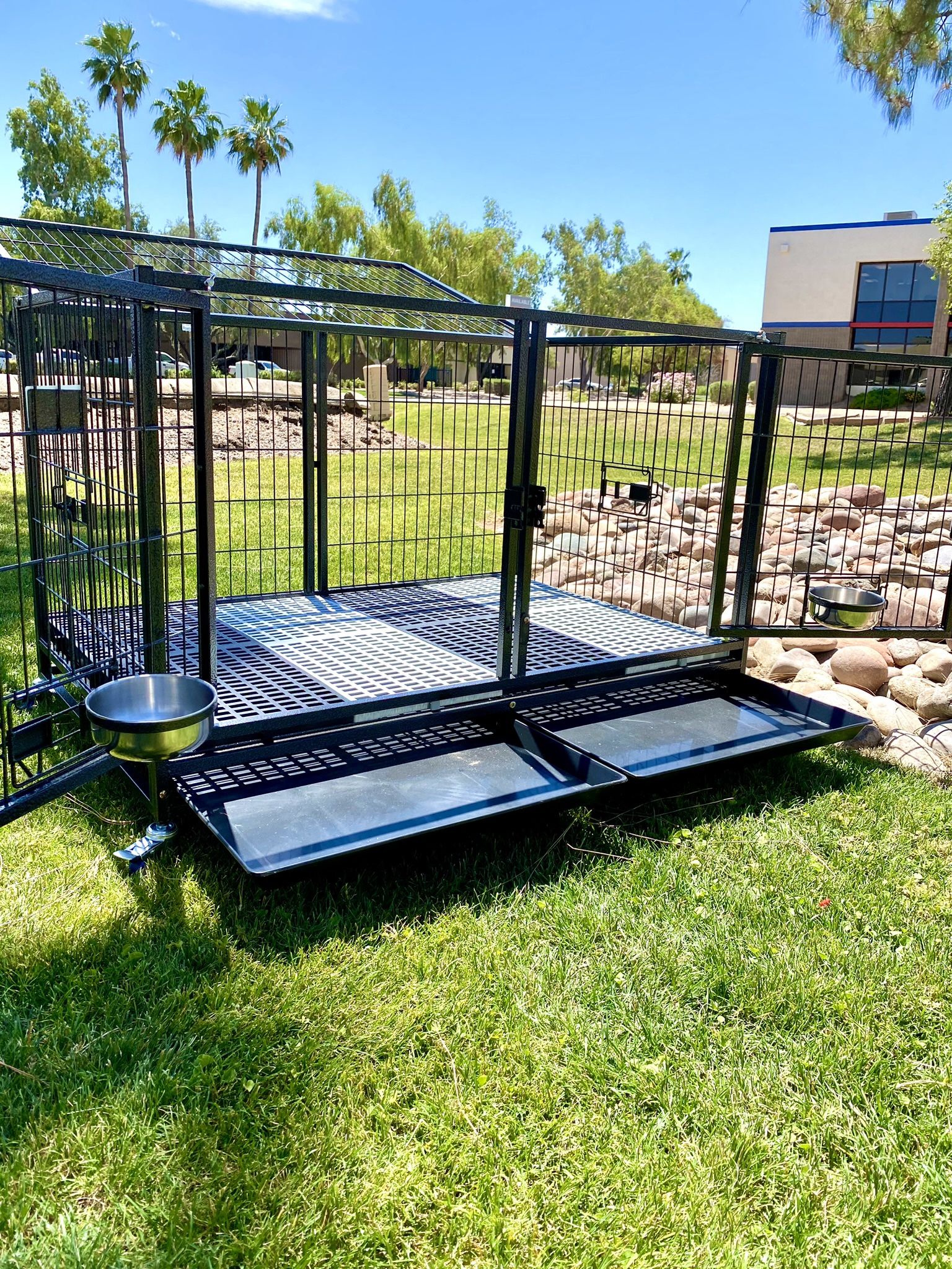 Brandnew HD Divider Kennel Crate Cage W/ Tray & Casters & Bowls  🐶🐶 Dimensions:43”L X 28”W X 26”H ✅ Comfy Plastic Floor 