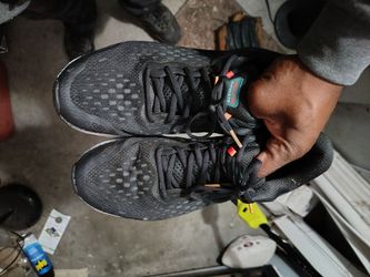 Size 13 under armour hove infinite 3 shoes black with blue art
