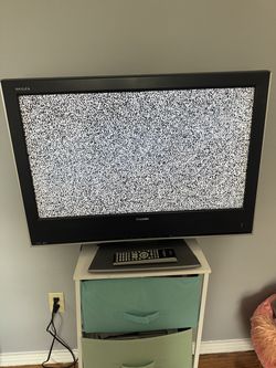 32 inch gaming tv with remote like new