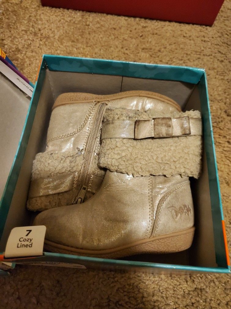 Dora Boots