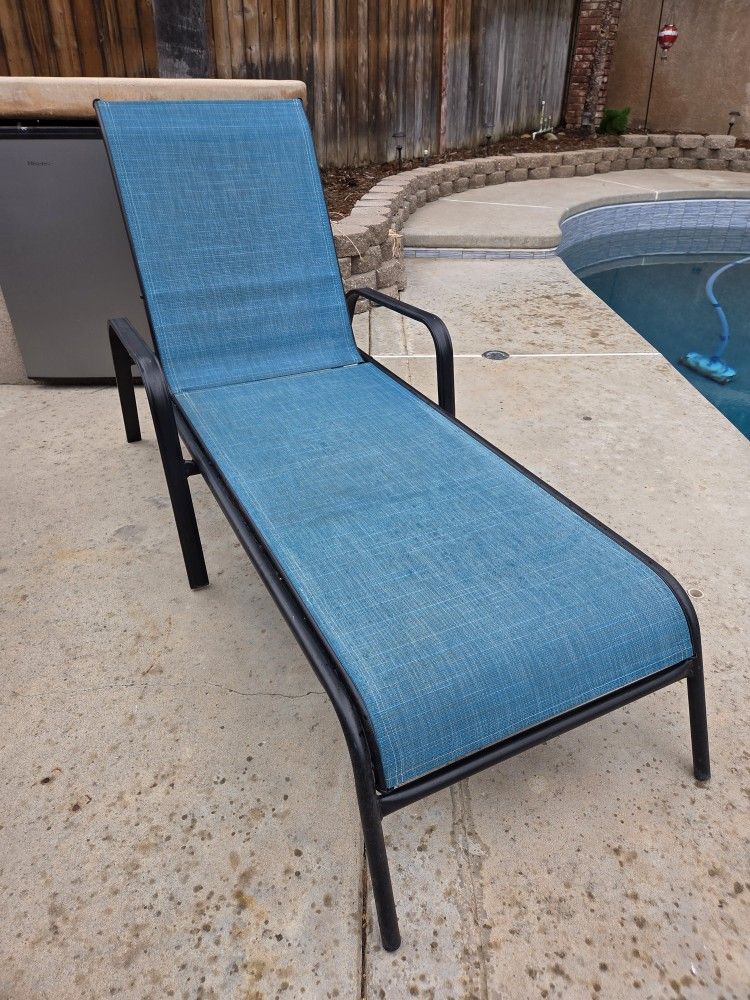 Outdoor Lounge Chair