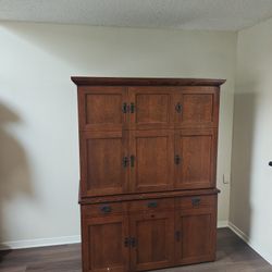 Beautiful Solid Wood Desk with Hutch