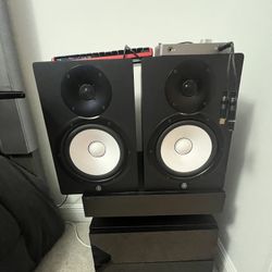 Yamaha Hs8 Speaker / Midi Keyboard / Apollo Arrow / Speaker Stands 