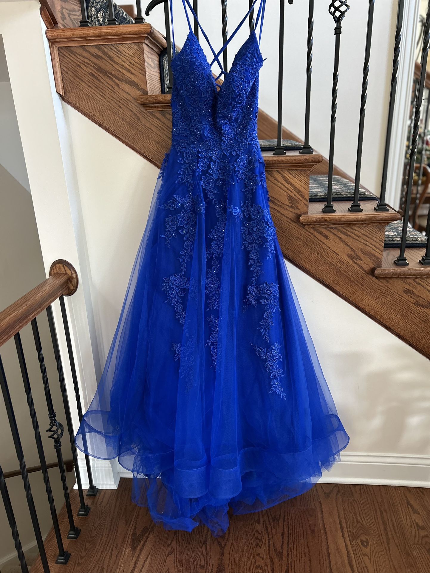 La FEMME floral embroidered lace appliqué to ball gown prom dress wedding size 6