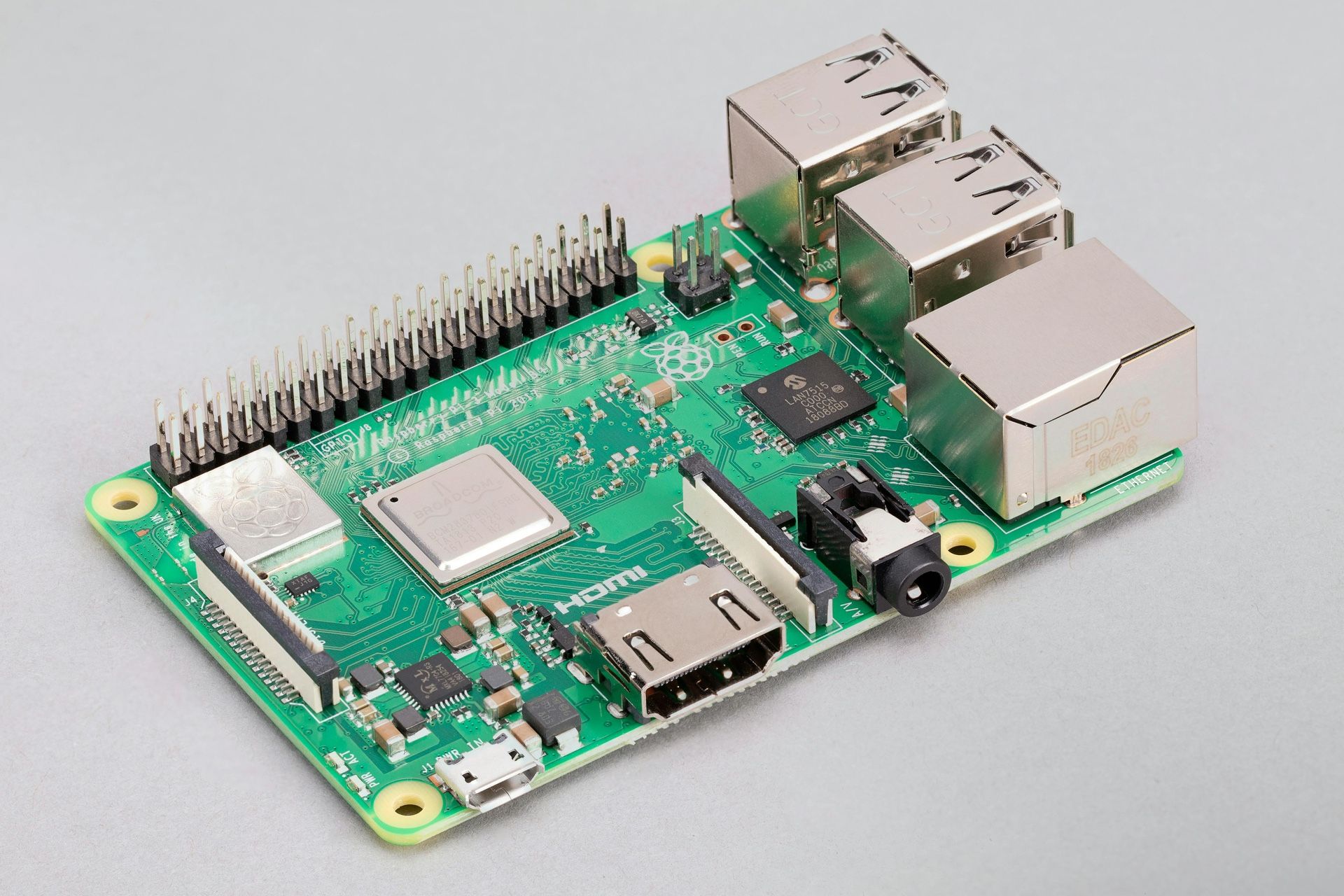 Raspberry Pi Model 3B+, WIFI 802.11ac & Bluetooth, 64-bit, 1.4GHz CPU, 1 GB LAN