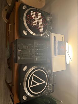 Numark TTX Turntables (Pair) + Odyssey Flight Cases – Excellent Condition