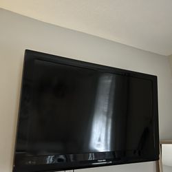 35” By 25” Tv For 100$