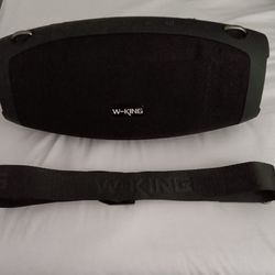 W-KI NG BLUETOOTH SPEAKER WITH SHOULDER STRAP IN EXCELLENT CONDITION