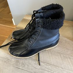 Size 8 Bass rain Boots
