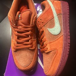 Nike SB Dunk Low Mystic Red Size 8.5 New