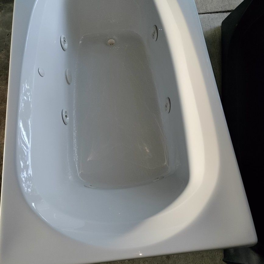 Whirlpool Jetted Freestanding Tub 