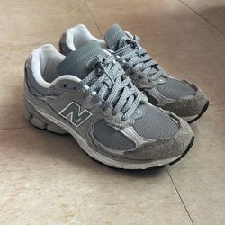 New Balance 2002R Grey/White 