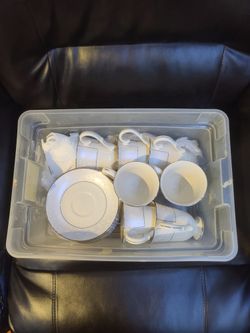 set of Lenox pearl Innocence footed teacups and saucers