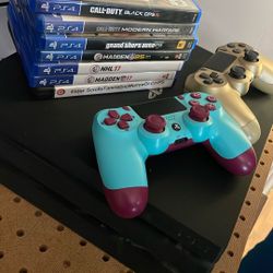 PS4 PRO+ 2 CONTROLLERS+7 GAMES+CORDS