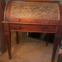 SOLID WOOD SECRETARIAT ROLL TOP DESK