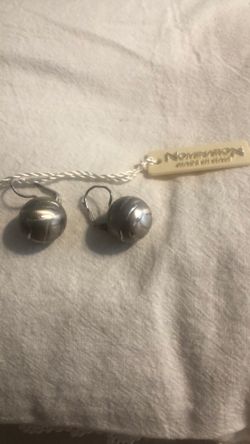 Earing women