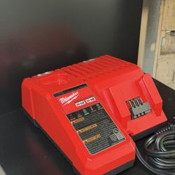 Milwaukee M18 Charger 