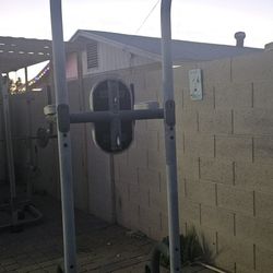 workout equipment 
pull up tower
also for dips, shoulder dips, abs workout 
good quality
pads and drips in good condition