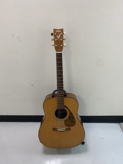 Yamaha F335 Acoustic Guitar.