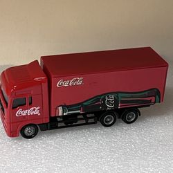 Coca-Cola" Beverage Truck Red and White 1/87 Diecast Model by Motor City Classics