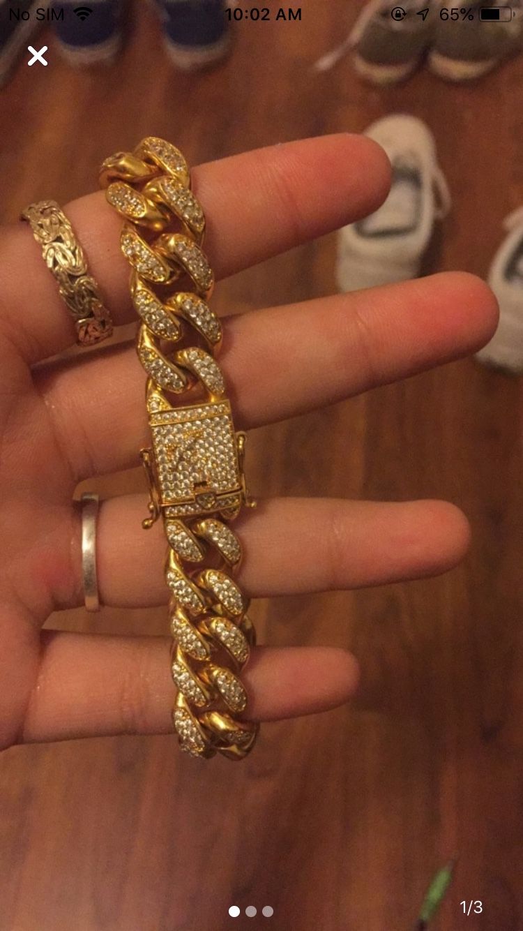 Gold Cuban link bracelet