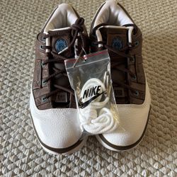 Nike LeBron James Men’s Size 9 