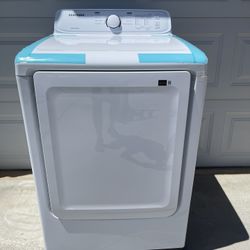 Samsung 7.2 cu. ft. GAS Dryer with Sensor Dry and 8 Drying Cycles.