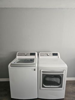 LG WASHER AND DRYER SET BOTH ELECTRIC XL CAPACITY 5.0 CU CLEAN AND DESINFECTED DELIVERY AVAILABLE FOR EXTRA FEE