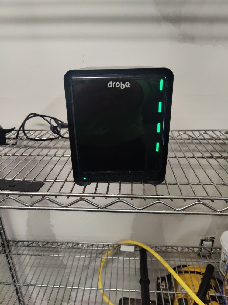 Drobo FS DRDS2-A ---- No drives